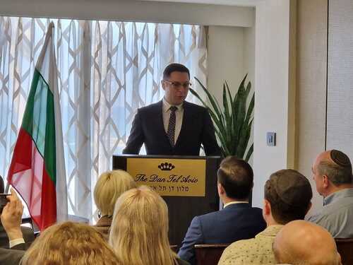 размазан фон poulev_businessforum.jpeg
