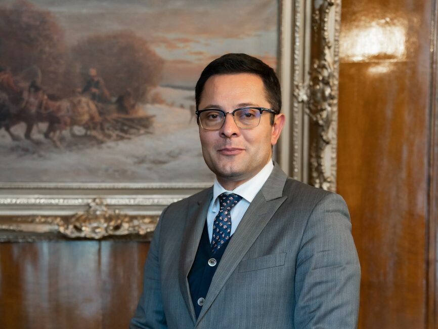 размазан фон aleksandar-pulev-1.jpg