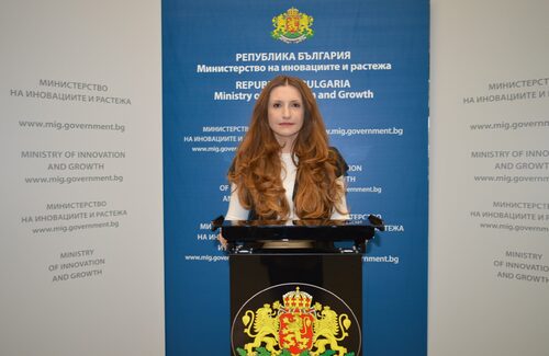 размазан фон snimka_zam.-ministar-na-inovacziite-veselina-mincheva-scaled.jpg