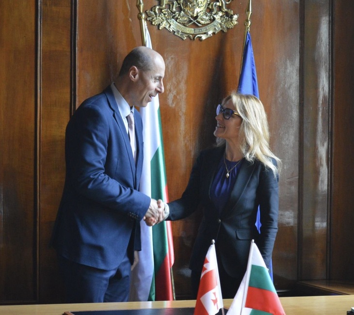 размазан фон pic.georgia.jpg