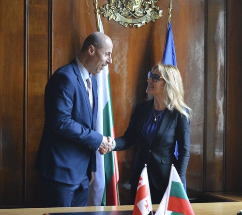 размазан фон pic.georgia.jpg