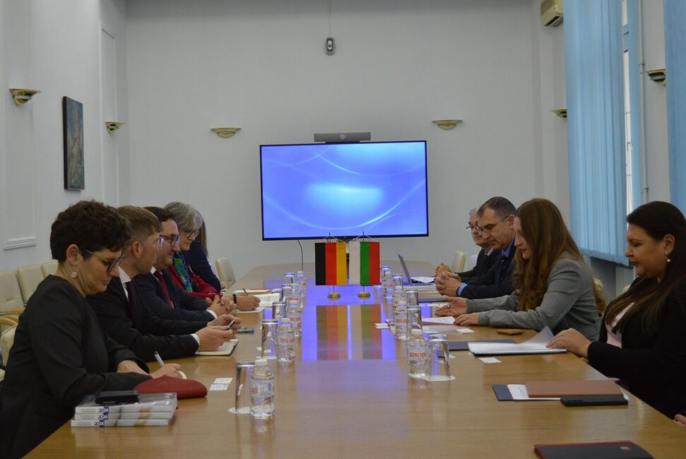 размазан фон viber_image_2024-11-14_17-29-28-002-scaled.jpg