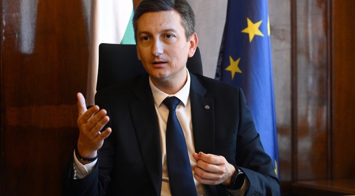 размазан фон Капитал.jpg