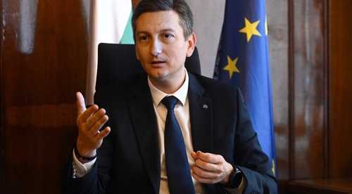 размазан фон Капитал.jpg