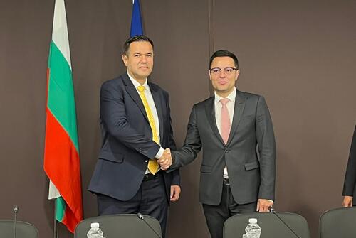 размазан фон 1_23_08_ministar_stoyanov_ministar_pulev.jpeg